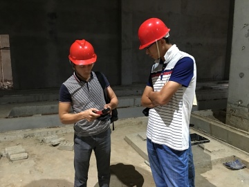 （5米混凝土廠(chǎng)房-50W工礦燈）9月澳鐳工作人員前往河北北方食品基地進(jìn)行基地燈光考察及設計