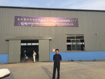 （9米鋼結構廠(chǎng)房-100W工礦燈）澳鐳亮化技術(shù)工程師親臨北京現代科雅物流有限公司倉庫協(xié)助亮化裝燈工程