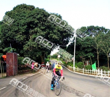 （9米高道路-100W太陽(yáng)能路燈）?？诨鹕阶孕熊?chē)文化節led路燈
